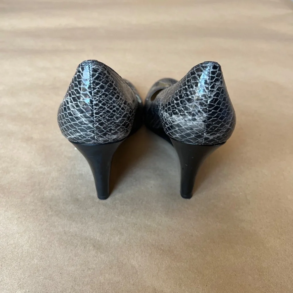 Ellen Tracy Gloria Wedges Shoes Snake Print Size 9